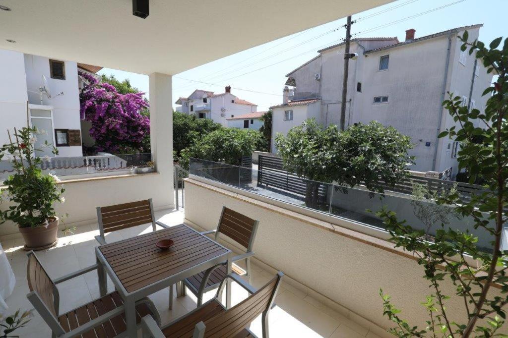 Smil'E Apartments Vodice Eksteriør billede