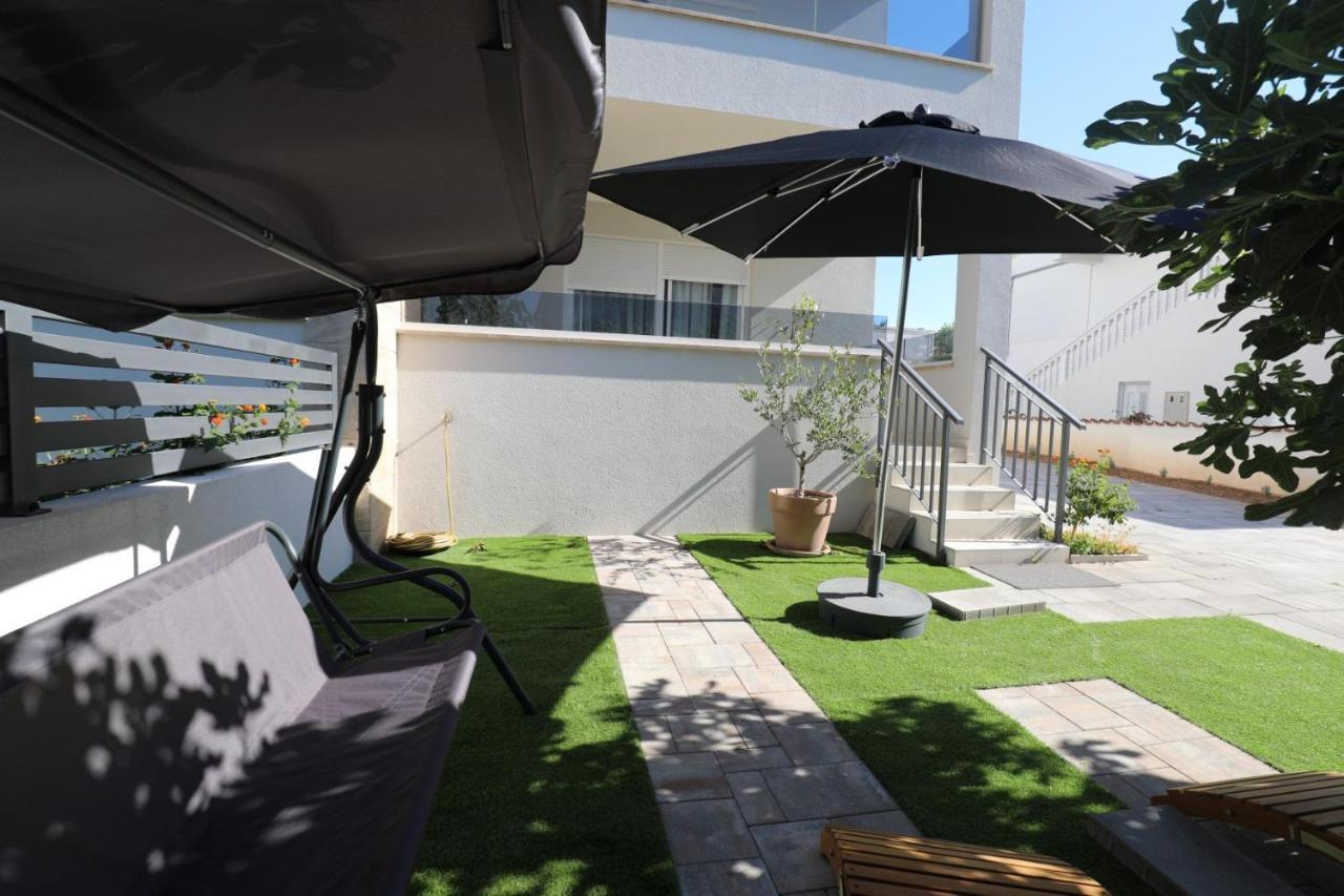 Smil'E Apartments Vodice Eksteriør billede